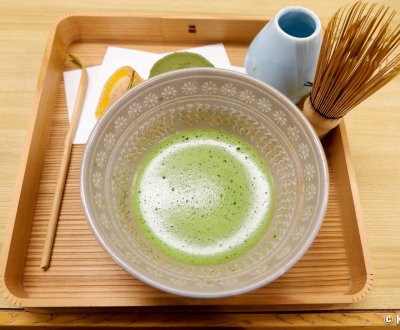 Nishio (Nagoya), expérience de thé matcha lors de la visite de l'entreprise Aoi Seicha