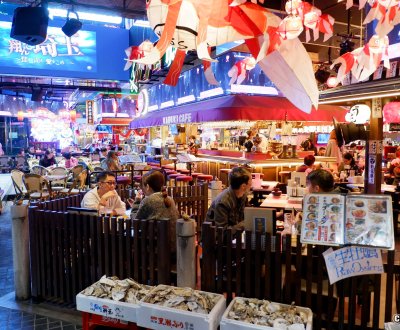 Kabukicho Tower (Tokyo), bars izakaya au Kabuki Yokocho