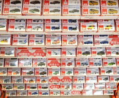 Nagoya Legoland, espace jouets du magasin Furniture Dome, collection permanente des 150 modèles Tomica