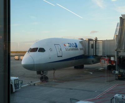 Aéroport Paris-Charles de Gaulle (France), avion Ana à l'embarquement pour le Japon