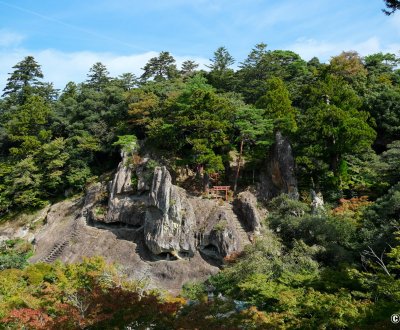 Nata-dera (Ishikawa), Vue d'ensemble sur Kigan Yusenkyo et les torii du sanctuaire Inari