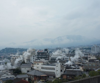 Vue panoramique sur Beppu et ses onsen