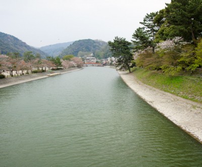 Uji