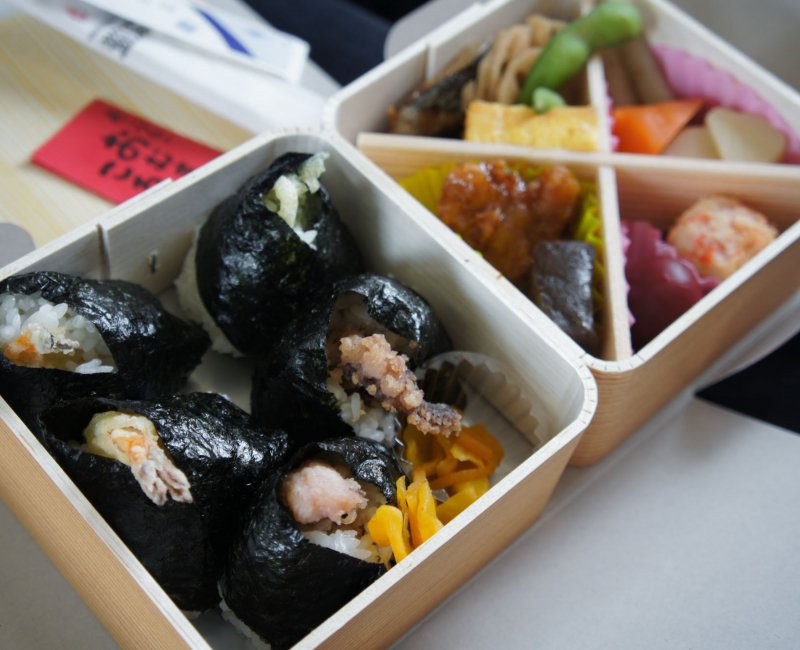 Ekiben traditionnel à 2 étages 3 Ekiben traditionnel à 2 étages 3