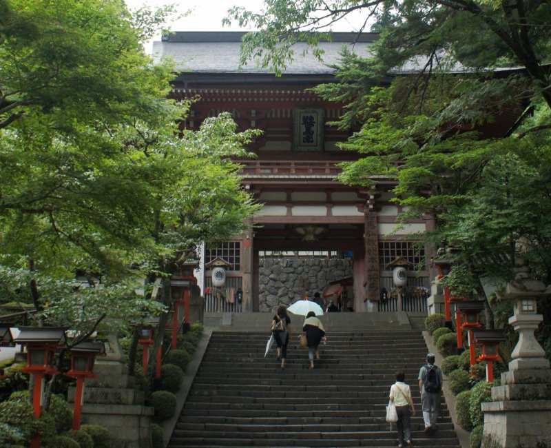 Kyoto, visite du temple Kurama-dera sous la pluie en été