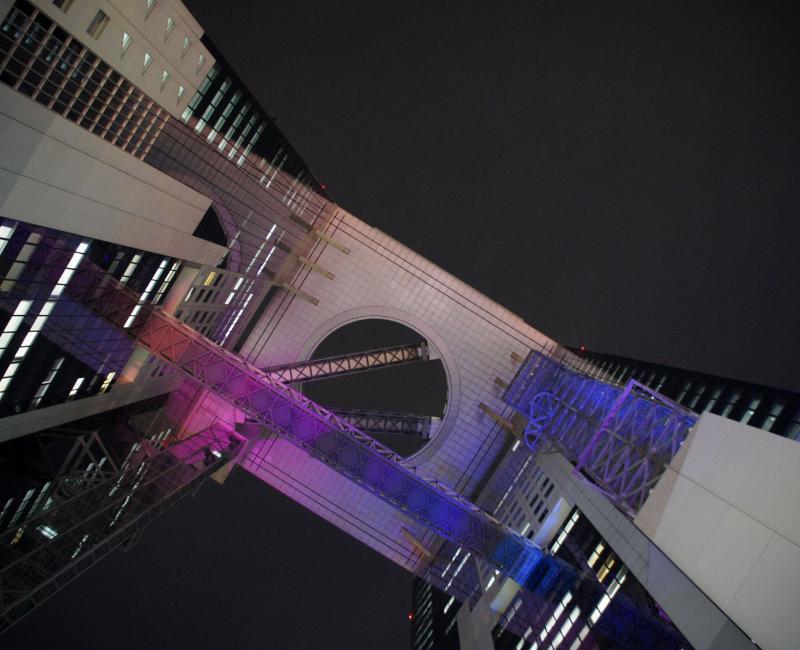 Umeda Sky Building (Osaka), L'observatoire vu du dessous Umeda Sky Building (Osaka), L'observatoire vu du dessous