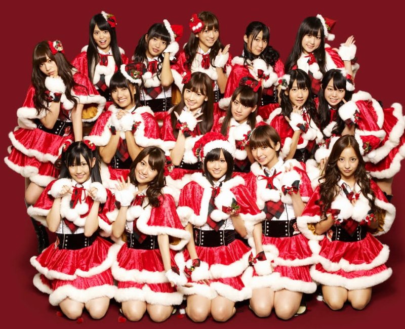 Ancienne affiche des AKB48 habillées en mère Noel