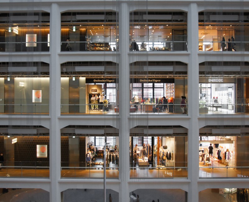 Kitte Marunouchi, Vue sur les boutiques et l'ancienne structure du bâtiment