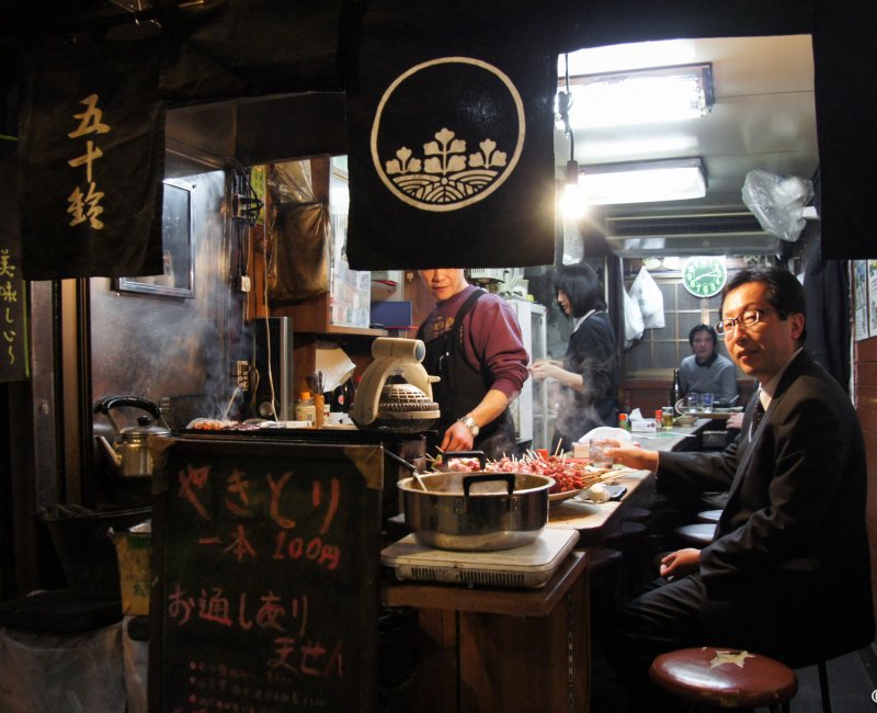 Omoide Yokocho (Tokyo), bar et restaurant de Yakitori