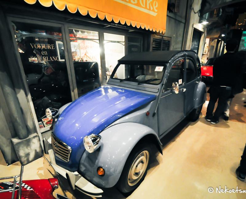 History Garage (MegaWeb Toyota, Odaiba), exposition de voiture 2CV History Garage (MegaWeb Toyota, Odaiba), exposition de voiture 2CV