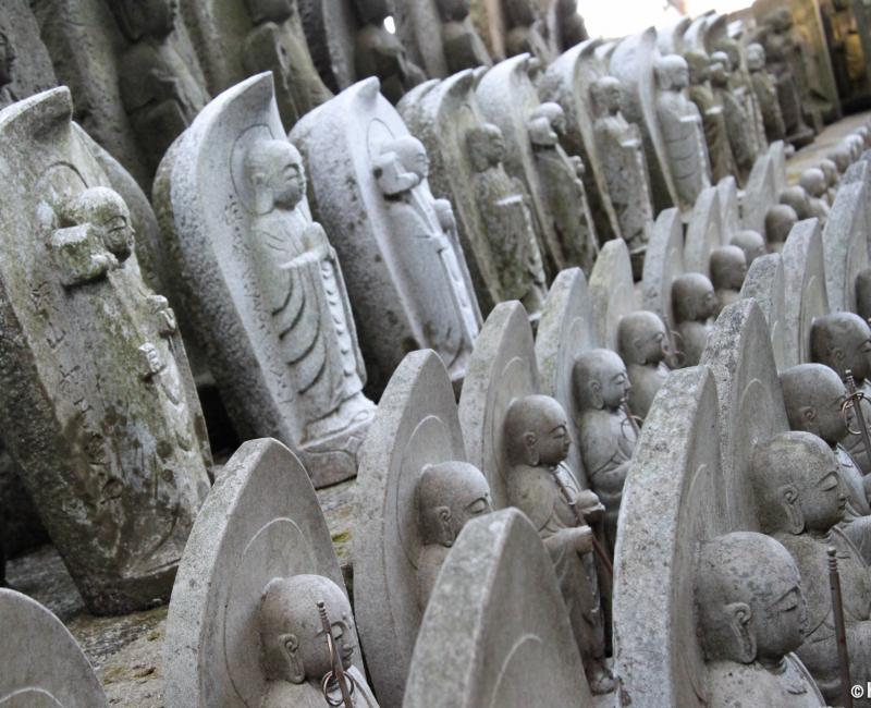 Hase-dera (Kamakura), Alignement de statues de Jizo