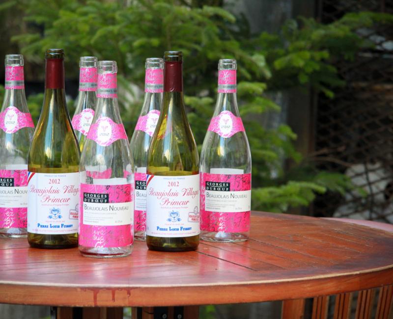 Bouteilles de Beaujolais Nouveau vides à Tokyo