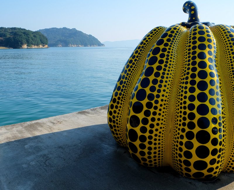 Naoshima (mer de Seto), Œuvre Kabocha de Yayoi Kusama Naoshima (mer de Seto), Œuvre Kabocha de Yayoi Kusama