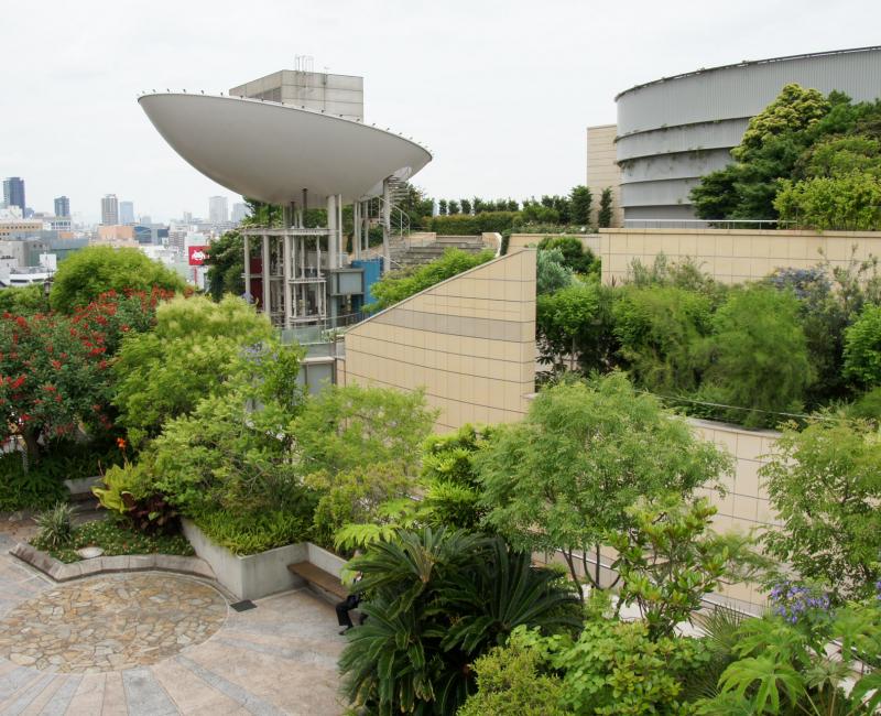 Namba Parks (Osaka), terrasses et aperçu sur la ville Namba Parks (Osaka), terrasses et aperçu sur la ville