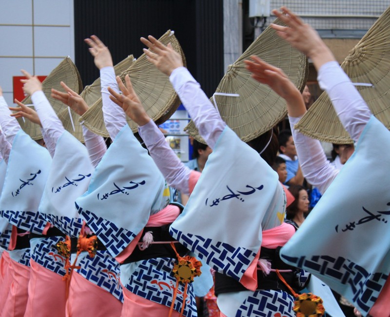 Festival Awa-odori à Tokushima (Shikoku), Groupe de danseuses 2