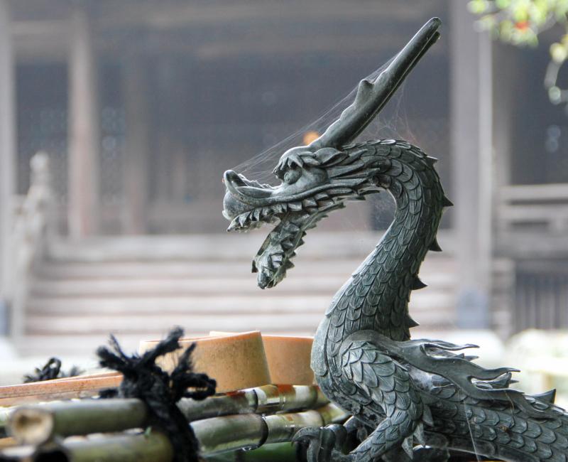 Myohon-ji (Kamakura), Dragon ornant la fontaine d'ablutions