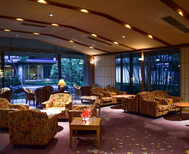 Auberge Yumotoya Onsen Ryokan à Niigata, Salon avec vue sur le jardin Auberge Yumotoya Onsen Ryokan à Niigata, Salon avec vue sur le jardin