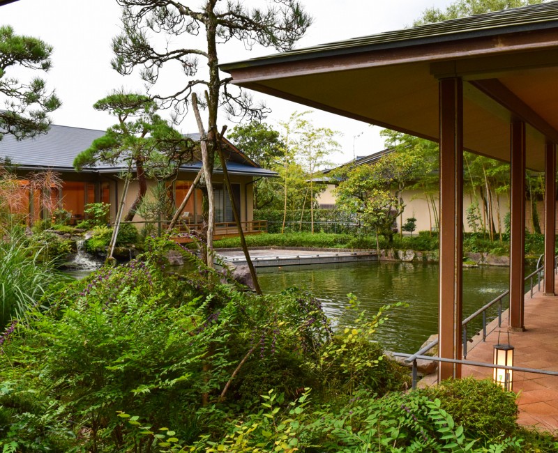 Auberge Yumotoya Onsen Ryokan à Niigata, Jardin et étang Auberge Yumotoya Onsen Ryokan à Niigata, Jardin et étang