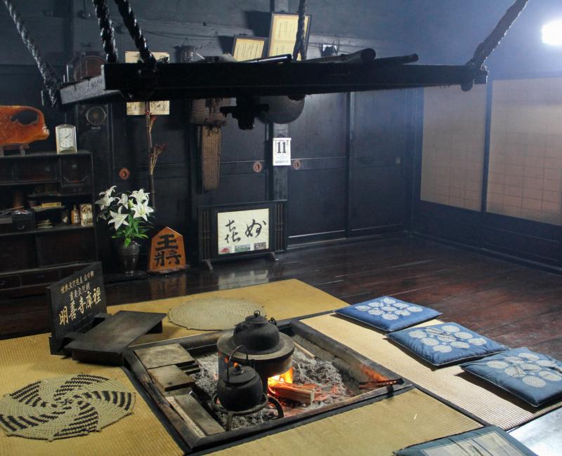 Myozen-ji (Shirakawa-go), foyer de la maison Kuri Myozen-ji (Shirakawa-go), foyer de la maison Kuri
