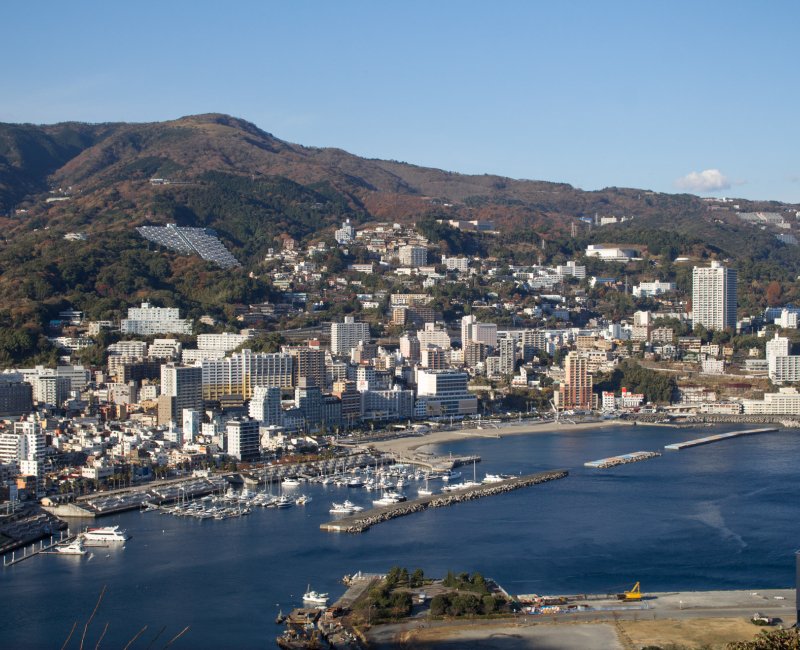 Atami (Péninsule d'Izu, Shizuoka), vue sur la ville et sa marina