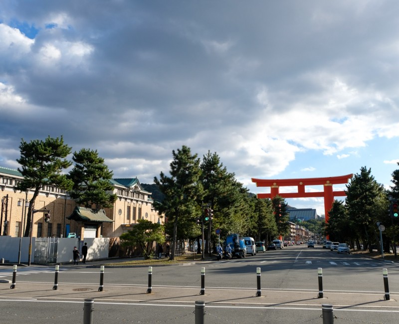 Musée Municipal d'Art de Kyoto et avenue Jingu-michi 1