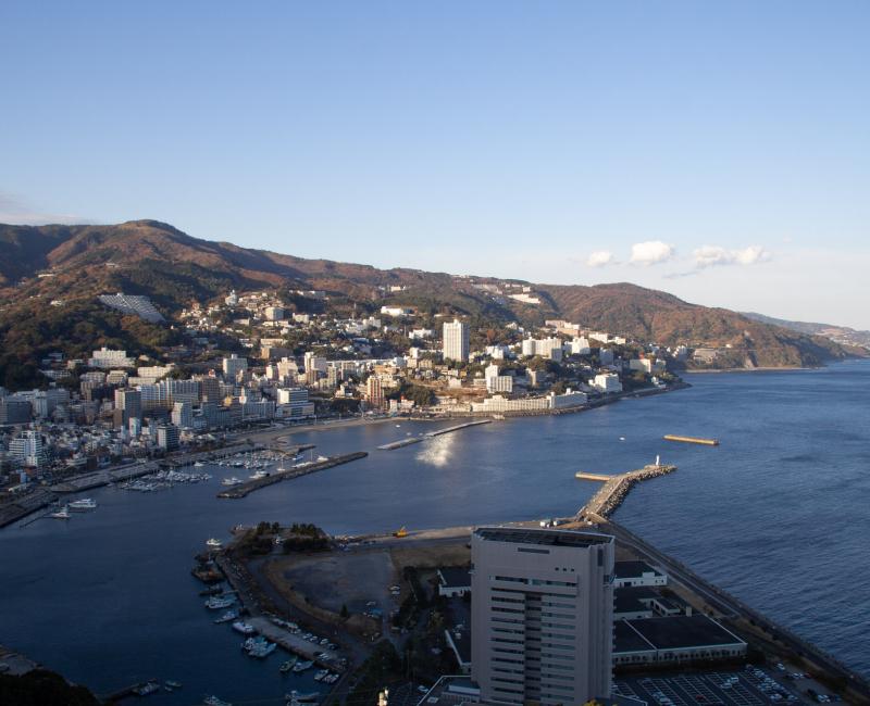 Château d'Atami, Vue sur la ville d'Atami et son port