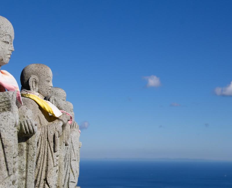 Statues jizo du Mont Omuro péninsule d'Izu Statues jizo du Mont Omuro péninsule d'Izu