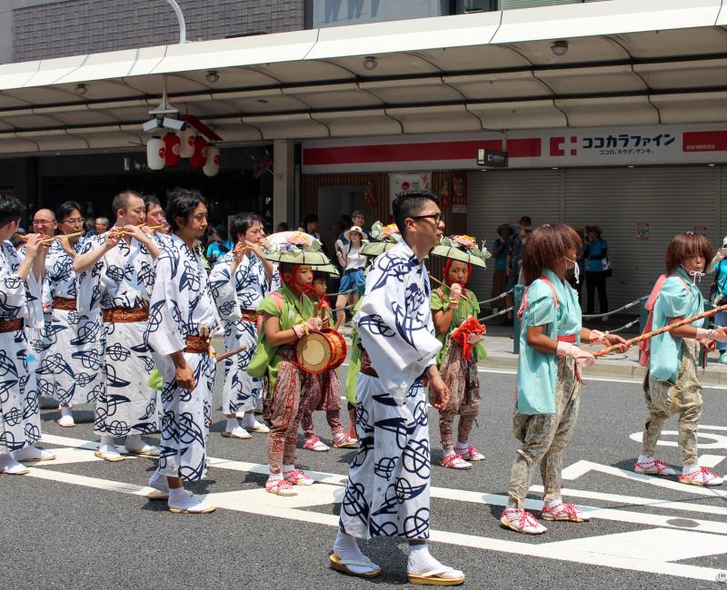 Musiciens du Gion Matsuri de Kyoto en habits traditionnels
