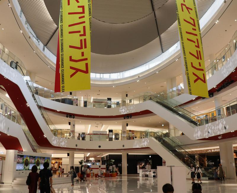 Shopping et restaurants au LaLaport EXPOCITY au nord d'Osaka