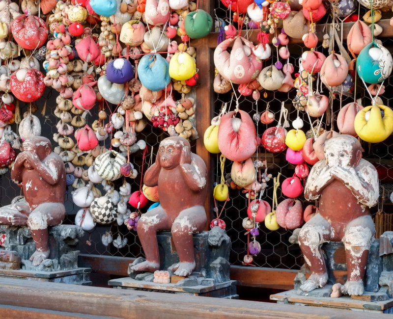 Trois singes Sanzaru de la sagesse au Yasaka Koshin-do 2 Trois singes Sanzaru de la sagesse au Yasaka Koshin-do 2