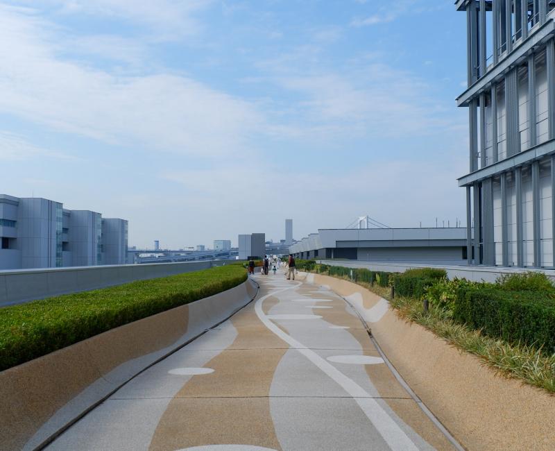 Toit-terrasse au-dessus du marché de gros à Toyosu