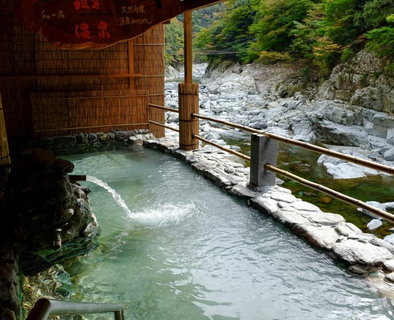 Hôtel Iya Onsen (Shikoku), Bain extérieur rotenburo sur les berges de la rivière Iya 2