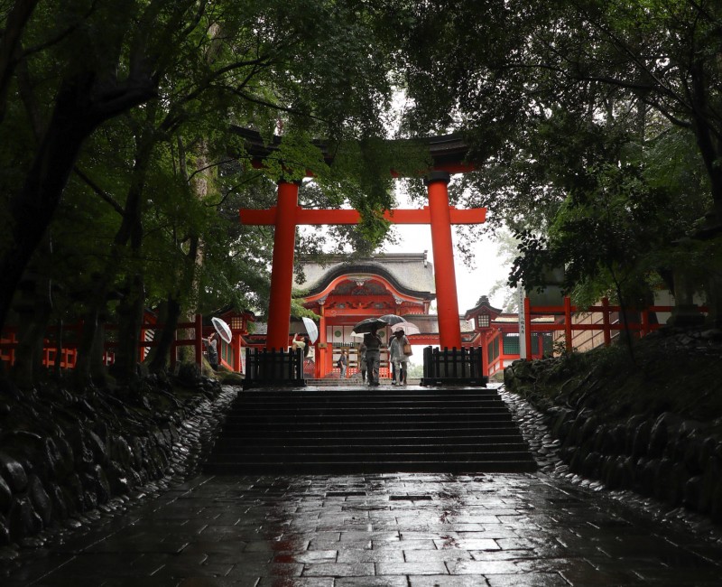 Grand torii vermillon au Usa-jingu 3 Grand torii vermillon au Usa-jingu 3