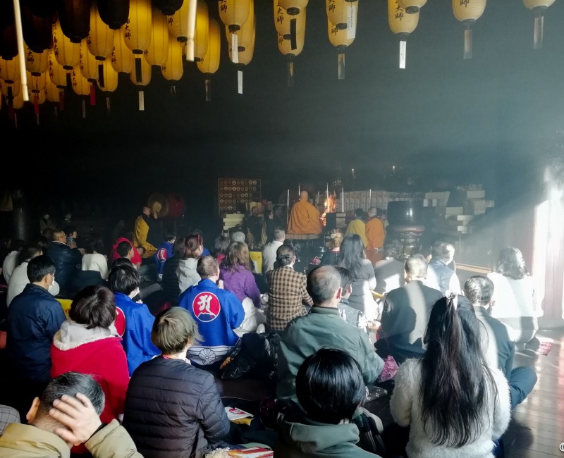 Cérémonie bouddhiste Gomaki au Enoshima Daishi