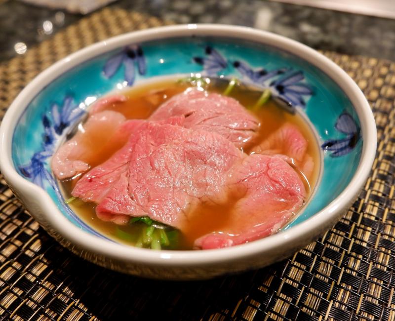 Restaurant Matsukiya (Otsu), bœuf d'Omi en fondue  Restaurant Matsukiya (Otsu), bœuf d'Omi en fondue