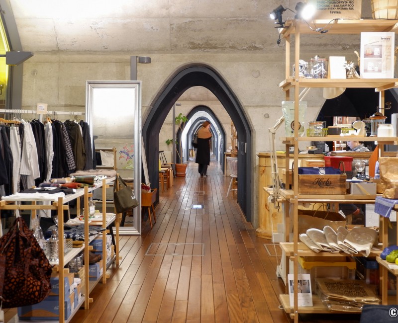 Intérieur du centre commercial mAAch ecute Kanda Manseibashi à Tokyo 2 Intérieur du centre commercial mAAch ecute Kanda Manseibashi à Tokyo 2