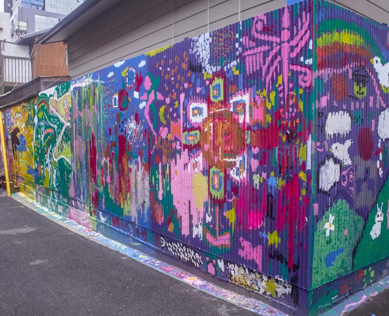 Mur multicolore à Nakazaki-cho (Osaka)