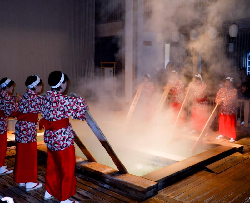Kusatsu, cérémonie traditionnelle du Yumomi 2