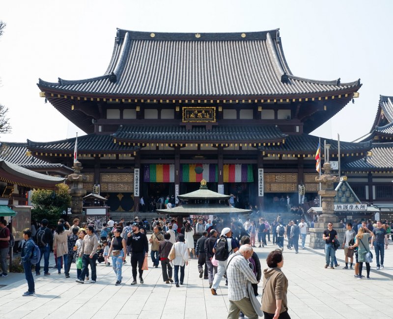 Temple Kawasaki Daishi pendant le Kanamara Matsuri en avril 3 Temple Kawasaki Daishi pendant le Kanamara Matsuri en avril 3