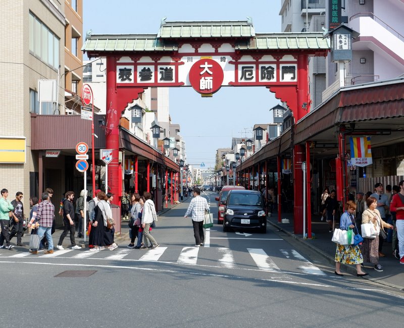 Rue commerçante entre la gare Keikyu et Kawasaki Daishi 2 Rue commerçante entre la gare Keikyu et Kawasaki Daishi 2