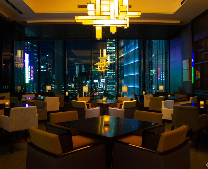 Ambiance Blade Runner au salon de l'hôtel Oakwood Premier Tokyo