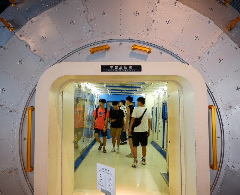 Exposition sur l'espace au musée national Miraikan de Tokyo Exposition sur l'espace au musée national Miraikan de Tokyo