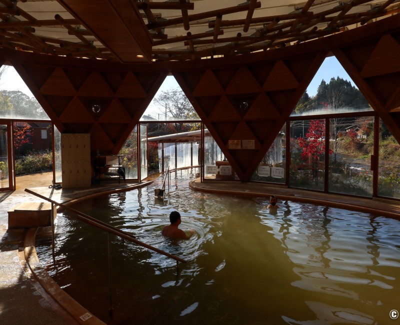 Bain mixte au Kur Park de Nagayu Onsen (Oita) Bain mixte au Kur Park de Nagayu Onsen (Oita)