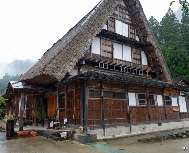 Ainokura, Gokayama (Toyama), chambre d'hôtes dans une bâtisse traditionnelle