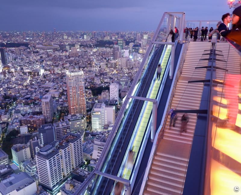 Escalator en plein air de l'observatoire Shibuya Sky (Scramble)