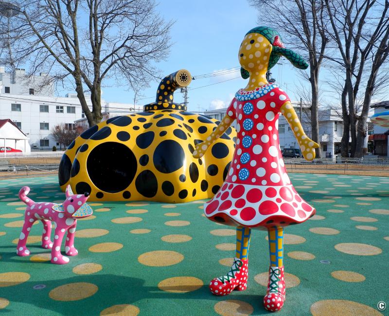 Musée d’art contemporain de Towada, installation Love Forever, Singing in Towada de Yayoi Kusama