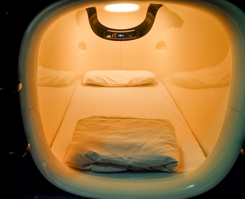 Lit dans un capsule hotel au Japon Lit dans un capsule hotel au Japon
