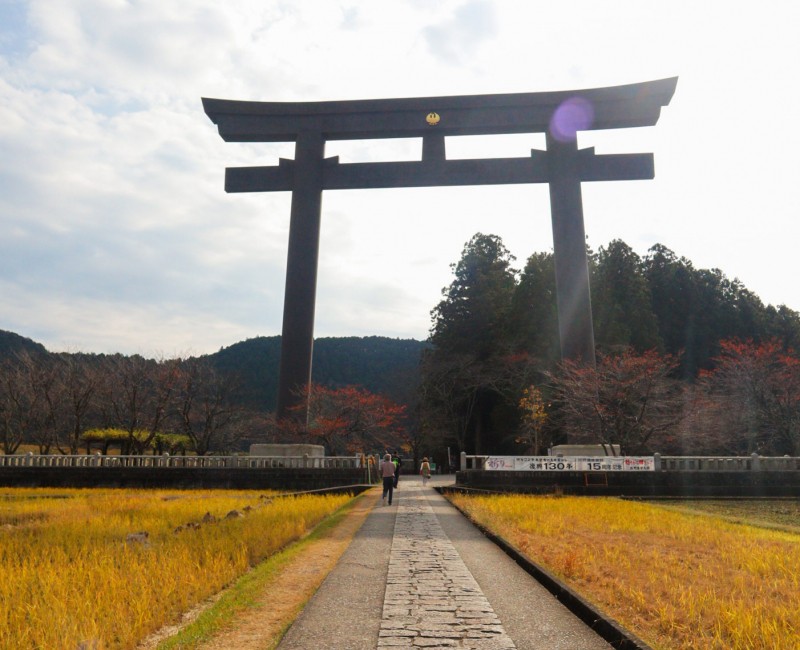Kumano Hongu Taisha, grand torii Oyunohara sur l'ancien site du sanctuaire Kumano Hongu Taisha, grand torii Oyunohara sur l'ancien site du sanctuaire