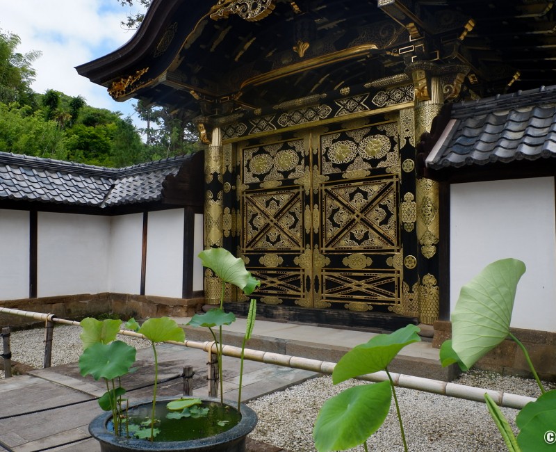 Porte Karamon au temple Kencho-ji à Kamakura Porte Karamon au temple Kencho-ji à Kamakura