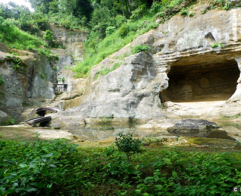Zuisen-ji à Kamakura, Grotte Tennyodo et étang Choseichi Zuisen-ji à Kamakura, Grotte Tennyodo et étang Choseichi